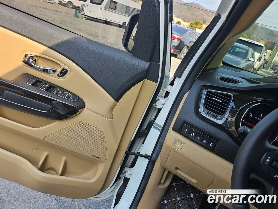 Kia Carnival 2018 2.2 автомат (гидро), фото 14