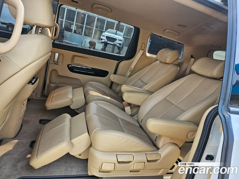 Kia Carnival 2018 2.2 автомат (гидро), фото 16