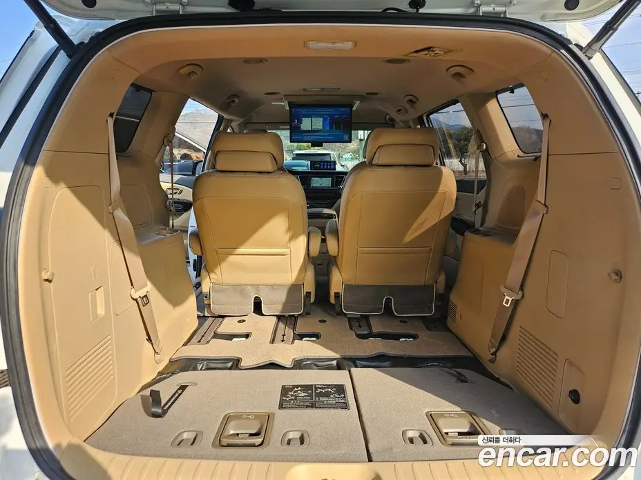 Kia Carnival 2018 2.2 автомат (гидро), фото 17