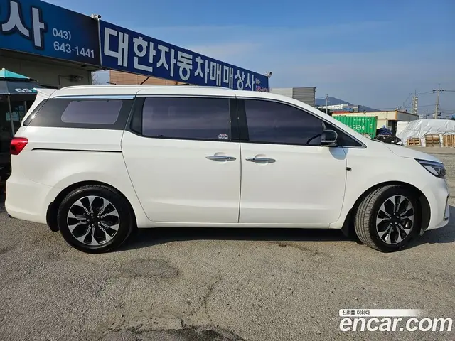 Kia Carnival 2018 2.2 автомат (гидро), миниатюра 3