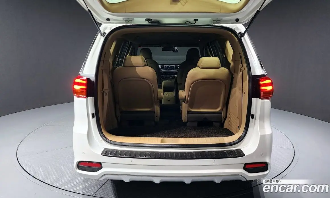 Kia Carnival 2020 2.2 автомат (гидро), фото 18