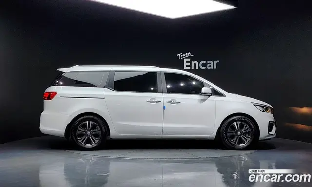 Kia Carnival 2020 2.2 автомат (гидро), миниатюра 4