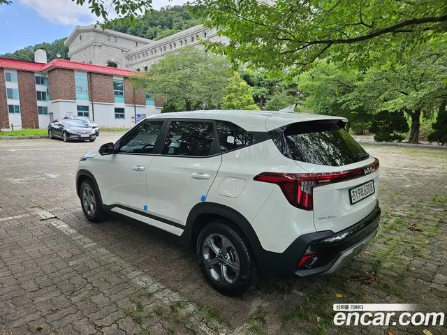 Kia Seltos 2023 2.0 автомат (гидро), миниатюра 3