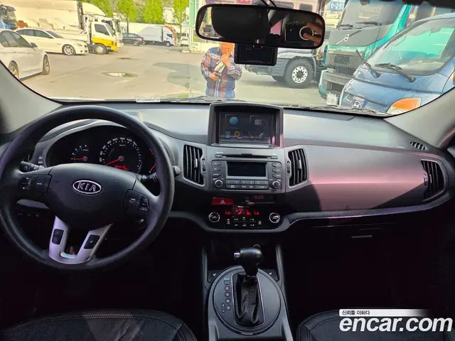 Kia Sportage 2011 2.0 автомат (гидро), миниатюра 7