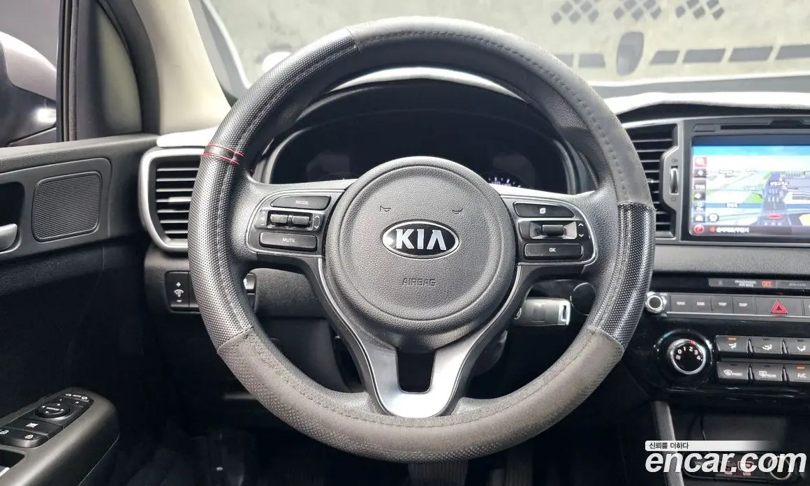 Kia Sportage 2016 1.7 автомат (гидро), фото 13