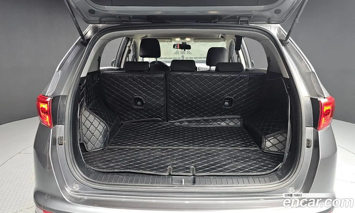 Kia Sportage 2016 1.7 автомат (гидро), фото 20