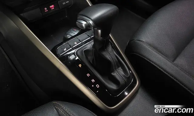 Kia Stonic 2018 1.6 автомат (гидро), миниатюра 12
