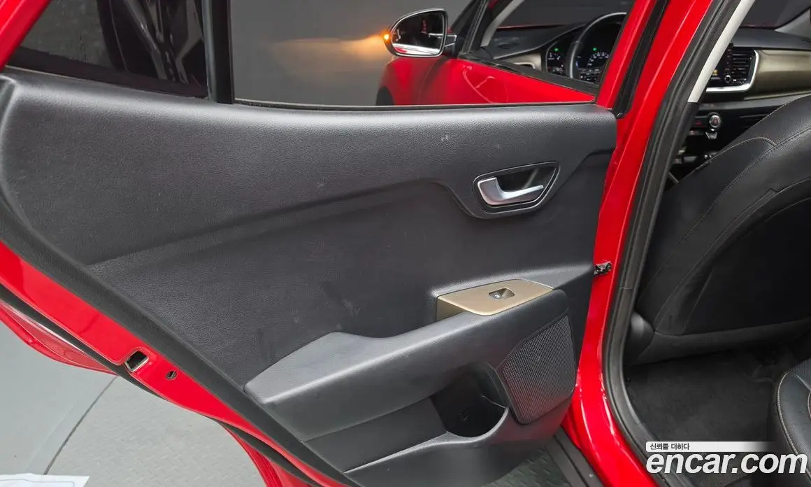 Kia Stonic 2018 1.6 автомат (гидро), фото 15