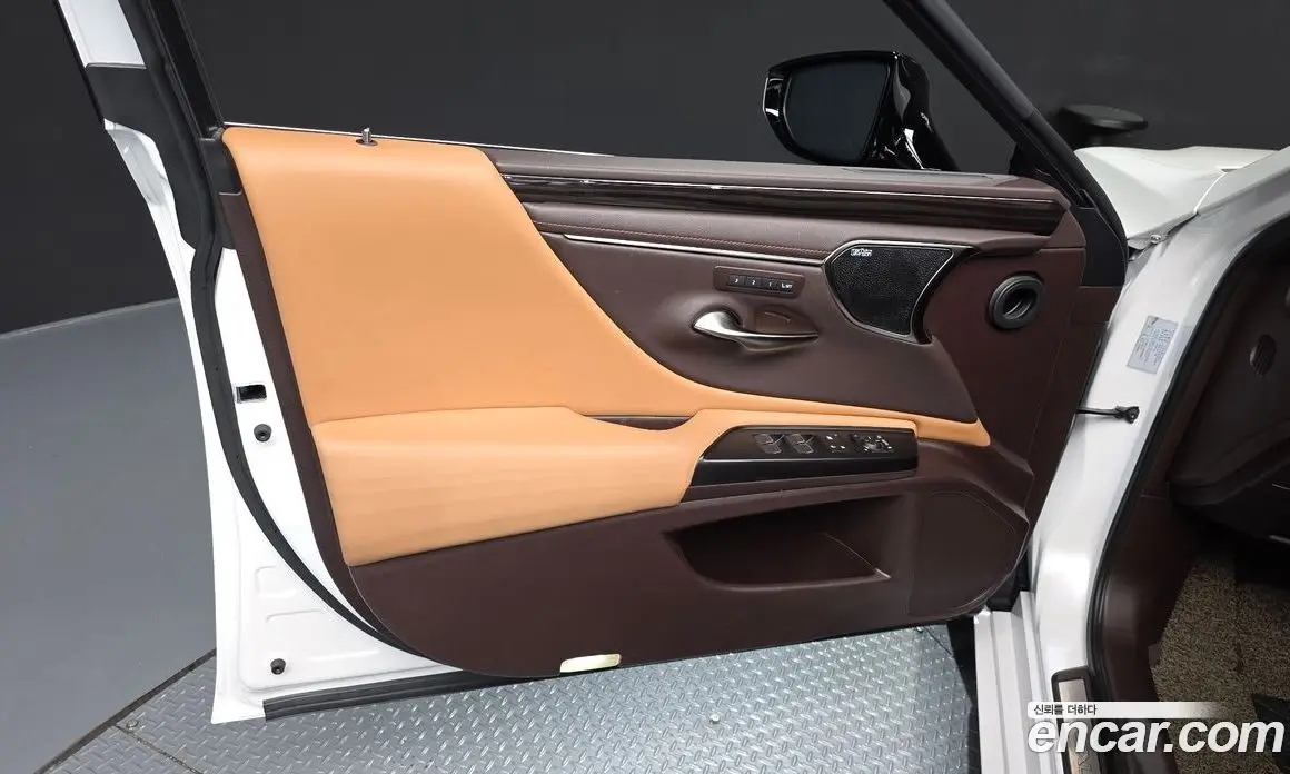 Lexus ES 2021 2.5 автомат (гидро), фото 14