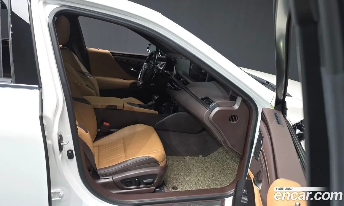Lexus ES 2021 2.5 автомат (гидро), фото 17