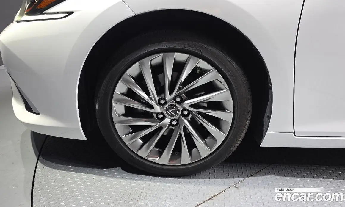 Lexus ES 2021 2.5 автомат (гидро), фото 5