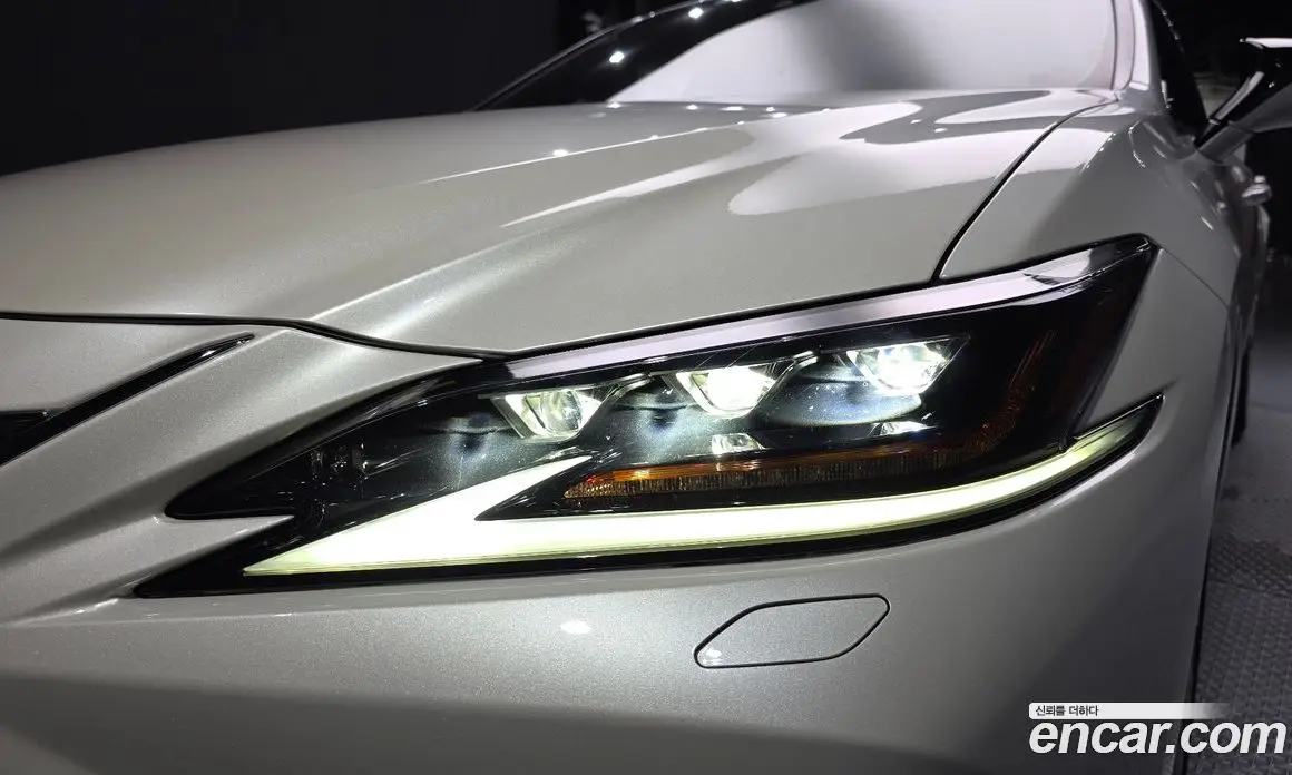 Lexus ES 2021 2.5 автомат (гидро), фото 8
