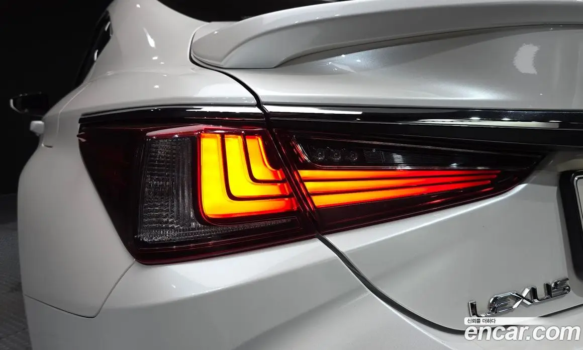 Lexus ES 2021 2.5 автомат (гидро), фото 9