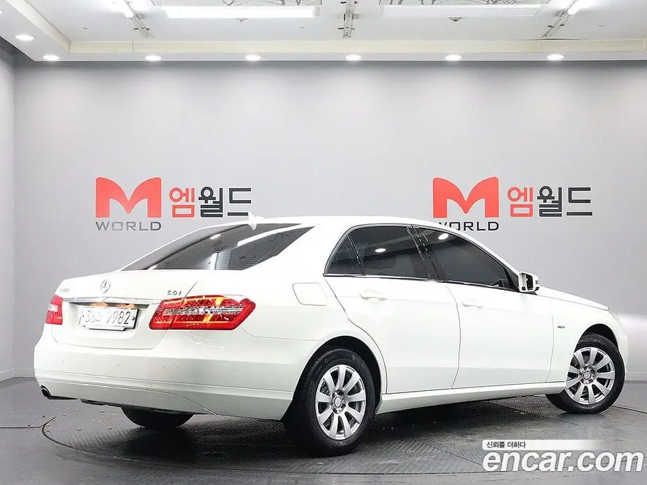 Mercedes-Benz E-Class 2011 1.8 автомат (гидро), фото 3