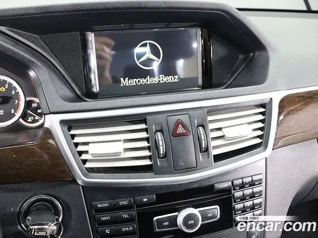 Mercedes-Benz E-Class 2011 1.8 автомат (гидро), миниатюра 9