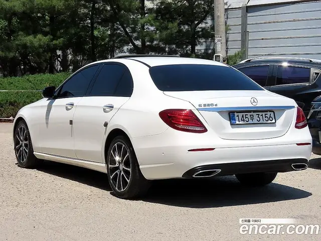 Mercedes-Benz E-Class 2017 1.9 автомат (гидро), миниатюра 2