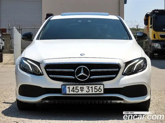 Mercedes-Benz E-Class 2017 1.9 автомат (гидро), миниатюра 3