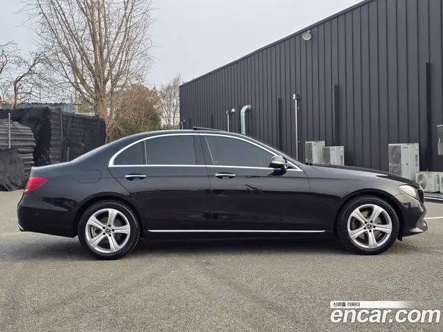 Mercedes-Benz E-Class 2018 1.9 автомат (гидро), миниатюра 4