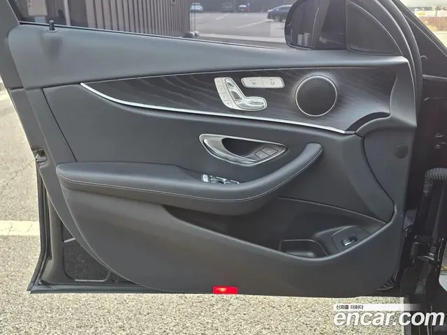 Mercedes-Benz E-Class 2018 1.9 автомат (гидро), миниатюра 10