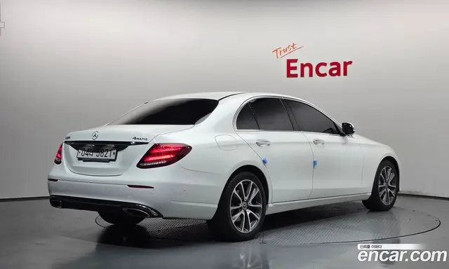 Mercedes-Benz E-Class 2018 2.0 автомат (гидро), миниатюра 2 Mercedes-Benz E-Class 2018 2.0 автомат (гидро), миниатюра 2