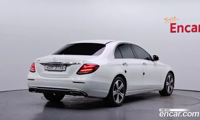 Mercedes-Benz E-Class 2018 2.0 автомат (гидро), миниатюра 2