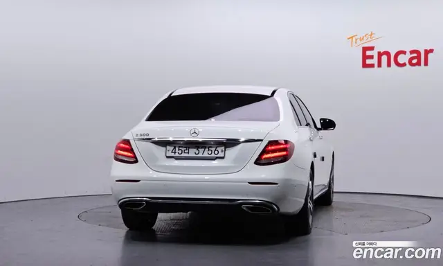Mercedes-Benz E-Class 2018 2.0 автомат (гидро), миниатюра 4
