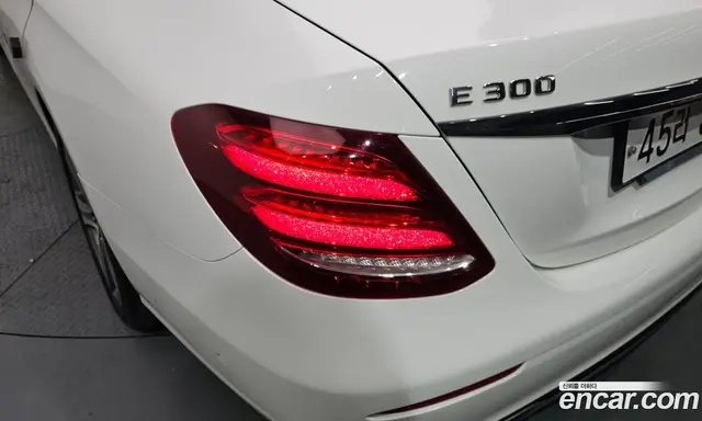 Mercedes-Benz E-Class 2018 2.0 автомат (гидро), миниатюра 9