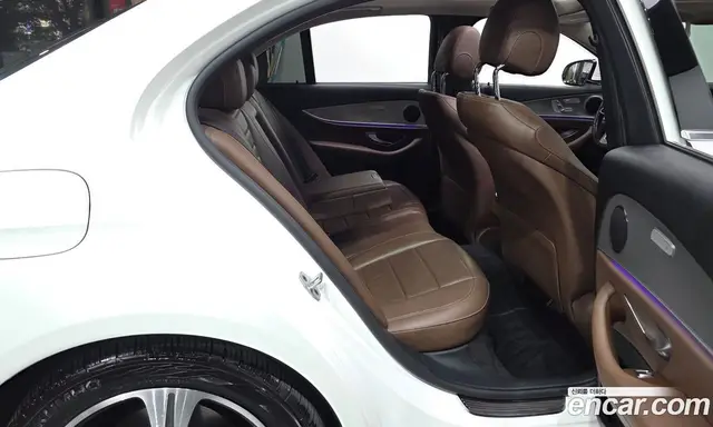 Mercedes-Benz E-Class 2018 2.0 автомат (гидро), миниатюра 12