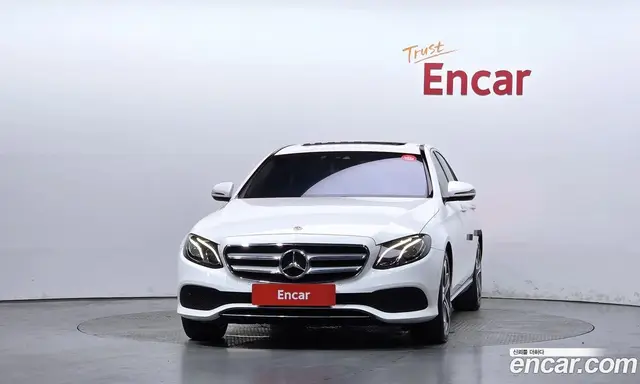 Mercedes-Benz E-Class 2018 2.0 автомат (гидро), миниатюра 3