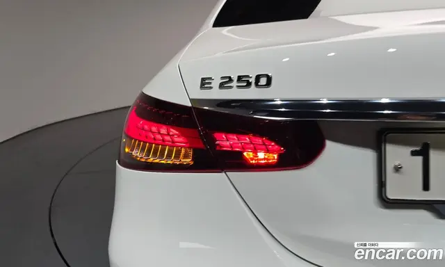 Mercedes-Benz E-Class 2021 2.0 автомат (гидро), миниатюра 8