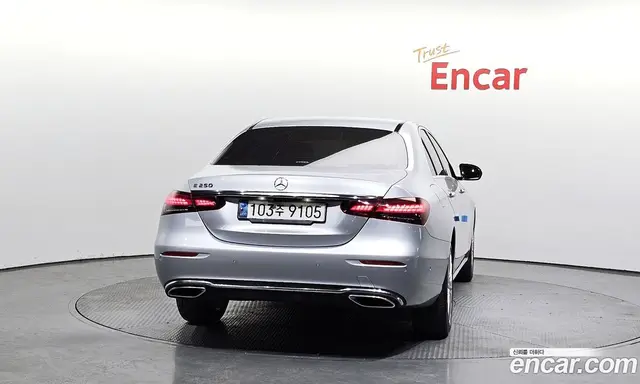 Mercedes-Benz E-Class 2021 2.0 автомат (гидро), миниатюра 4