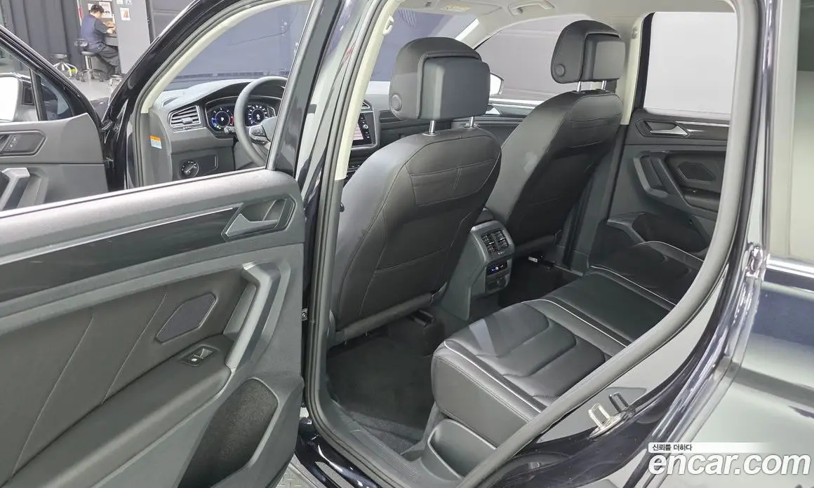Volkswagen Tiguan 2022 2.0 автомат (гидро), фото 11