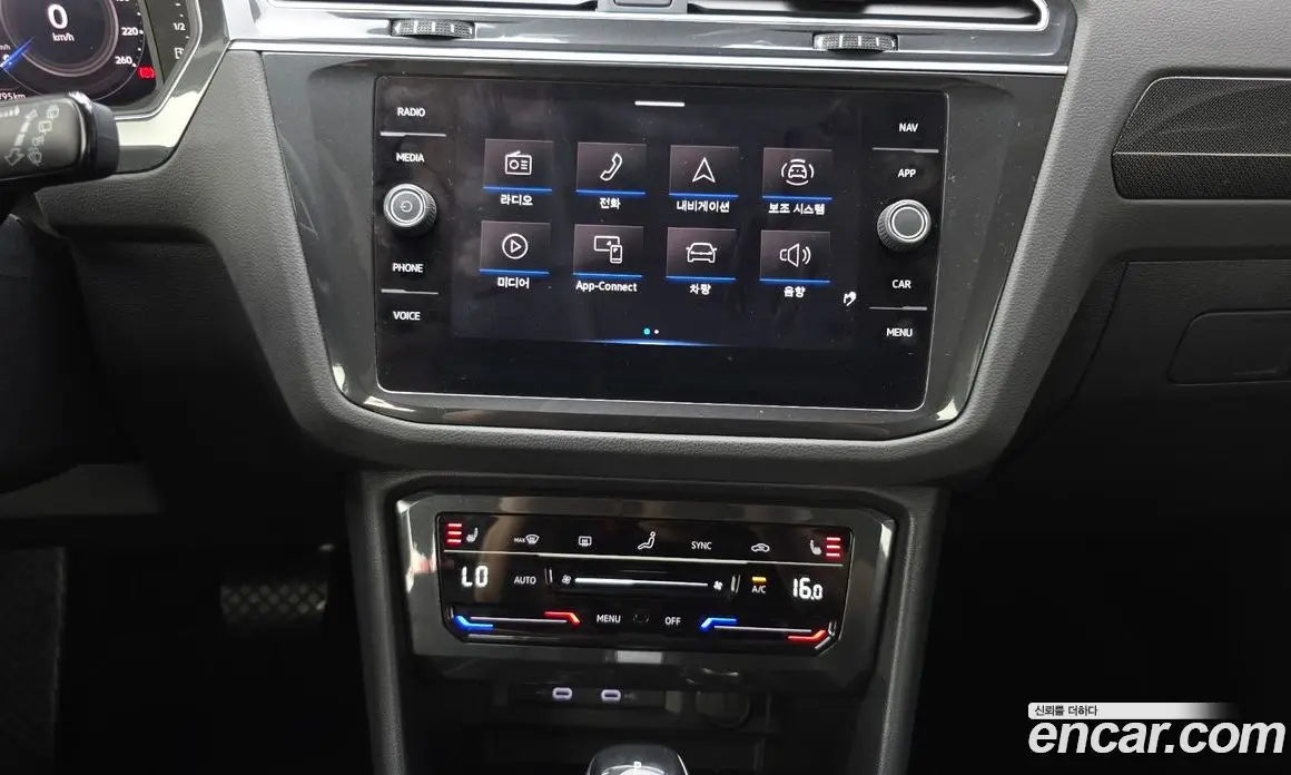 Volkswagen Tiguan 2022 2.0 автомат (гидро), фото 18