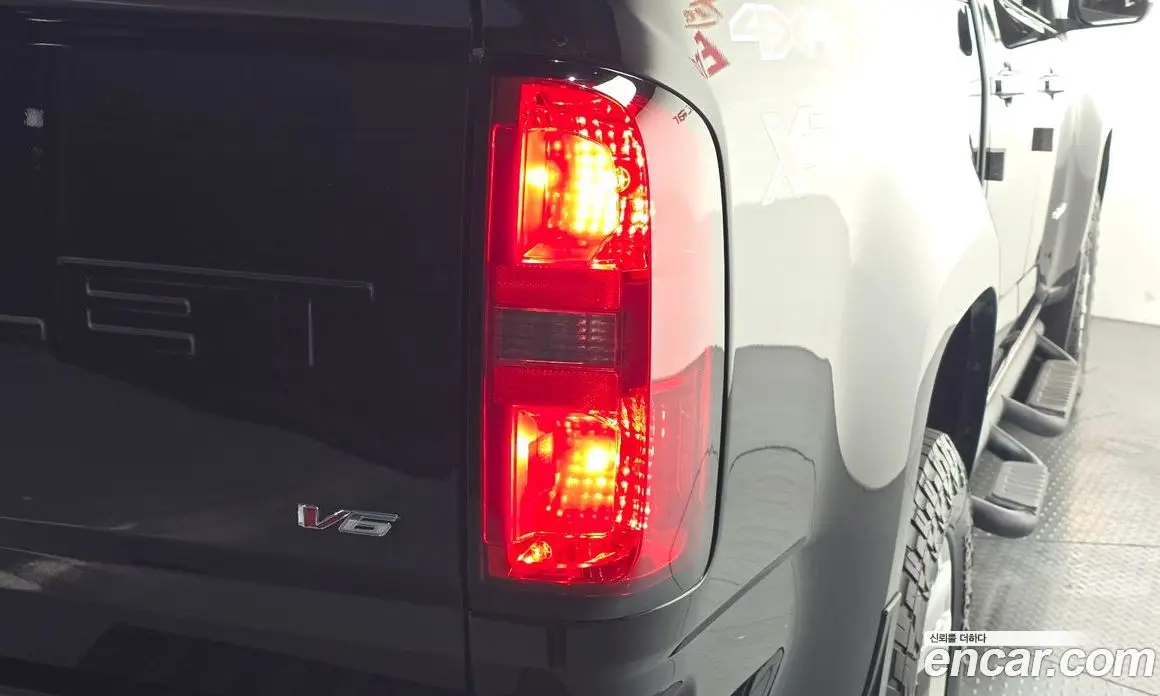 Chevrolet Colorado 2022 3.6 автомат (гидро), фото 9
