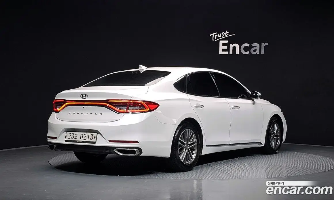 Hyundai Grandeur 2016 2.4 автомат (гидро), фото 2 Hyundai Grandeur 2016 2.4 автомат (гидро), фото 2