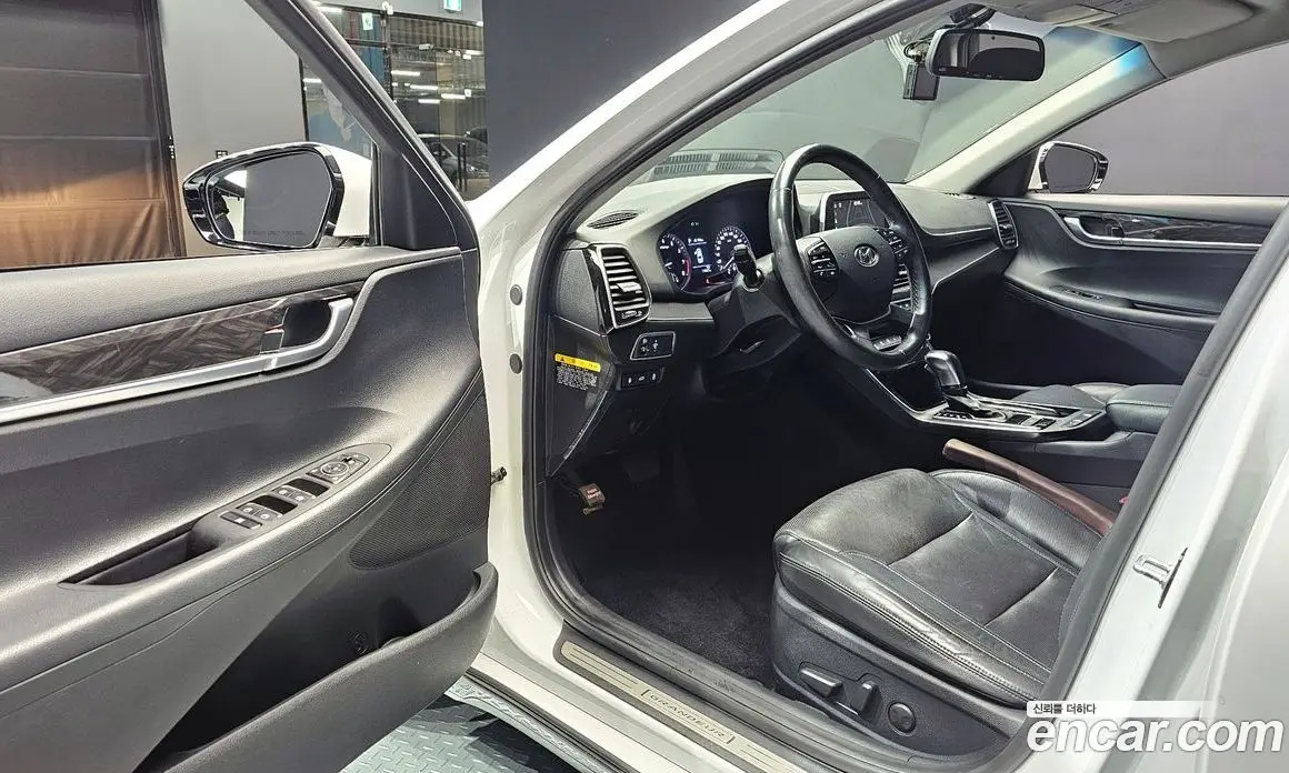 Hyundai Grandeur 2016 2.4 автомат (гидро), фото 13 Hyundai Grandeur 2016 2.4 автомат (гидро), фото 13