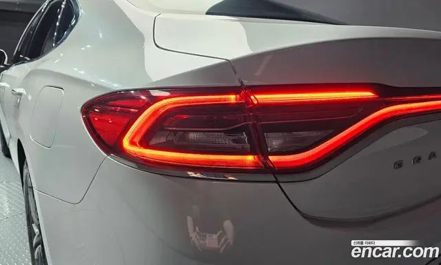 Hyundai Grandeur 2016 2.4 автомат (гидро), миниатюра 9 Hyundai Grandeur 2016 2.4 автомат (гидро), миниатюра 9