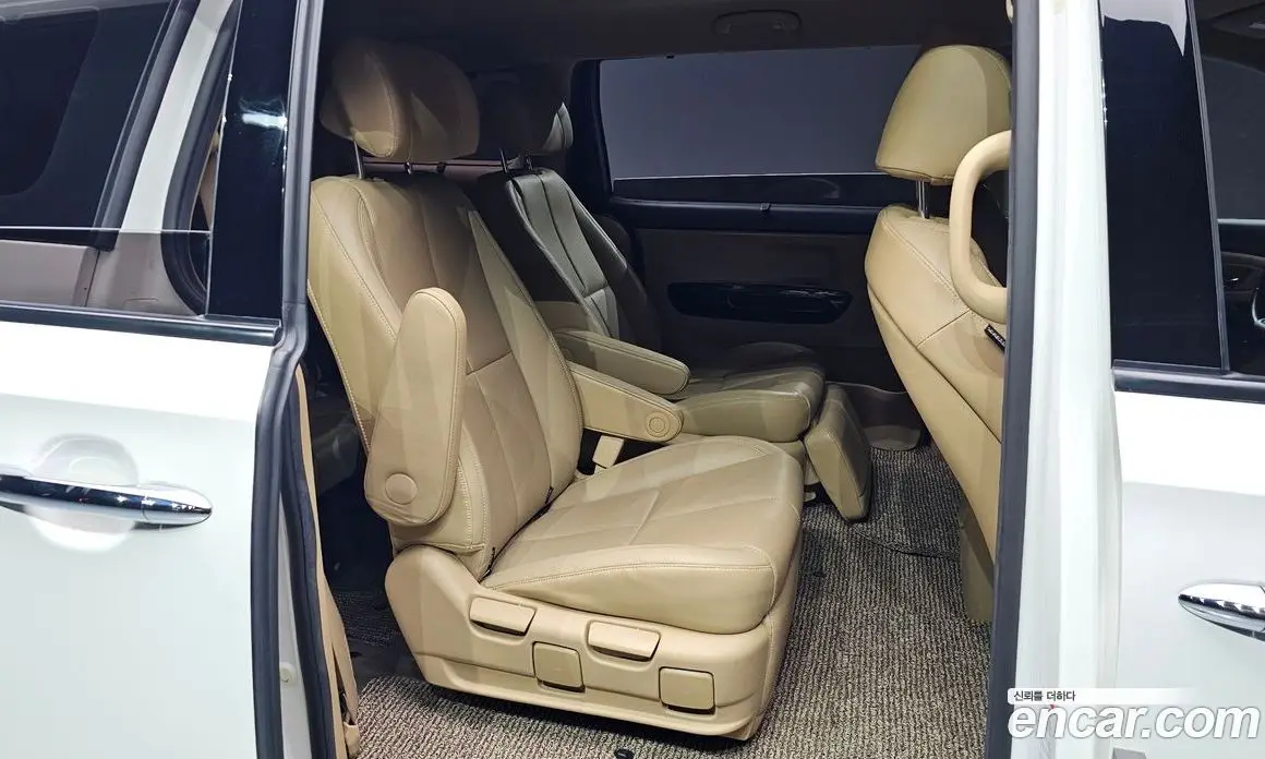 Kia Carnival 2015 2.2 автомат (гидро), фото 11
