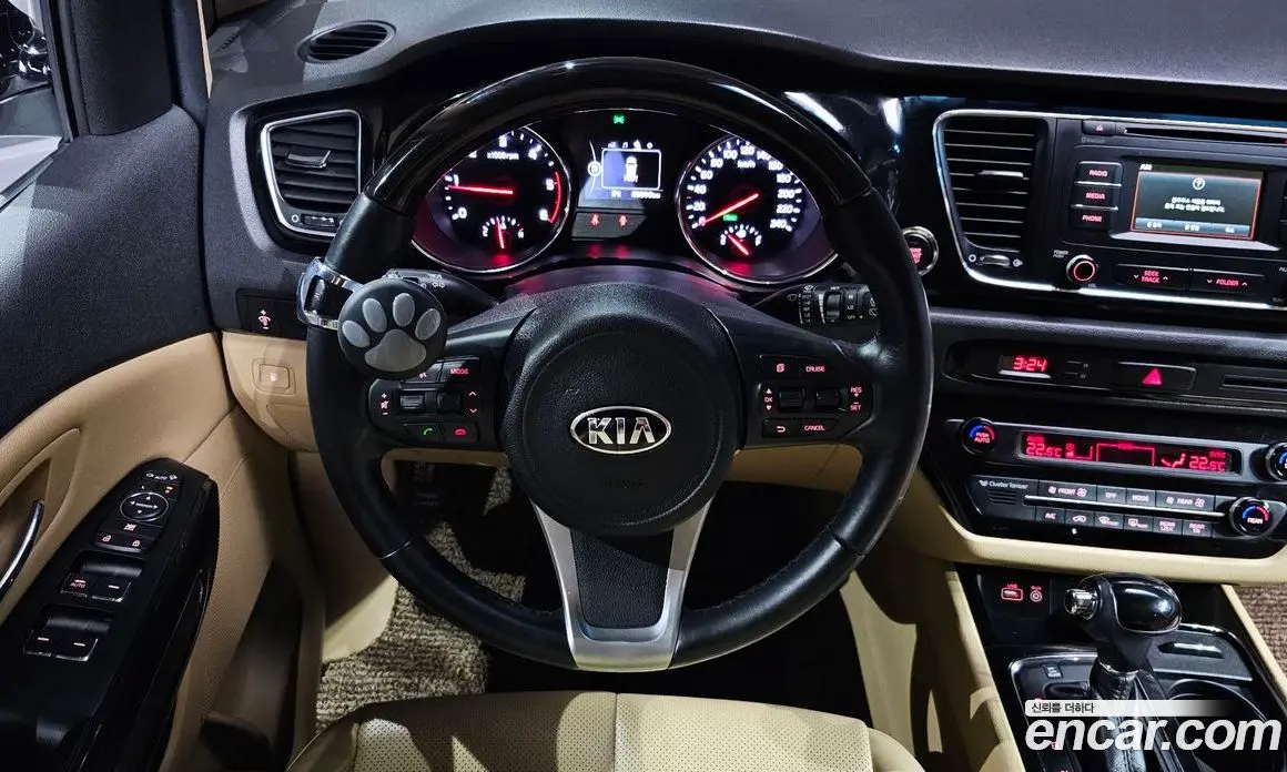 Kia Carnival 2015 2.2 автомат (гидро), фото 13