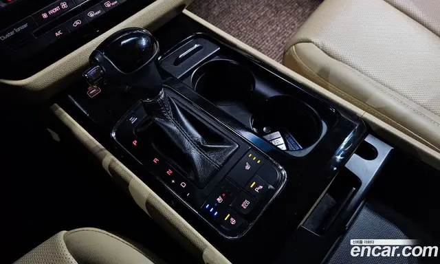 Kia Carnival 2015 2.2 автомат (гидро), миниатюра 9