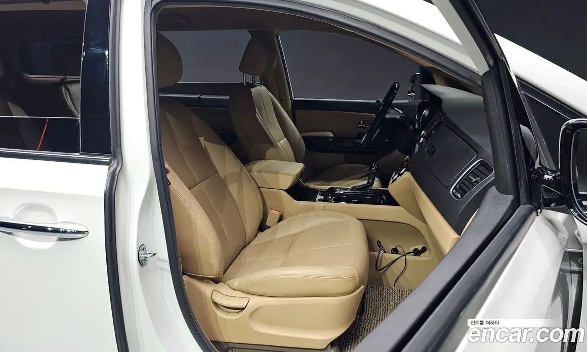 Kia Carnival 2015 2.2 автомат (гидро), фото 10