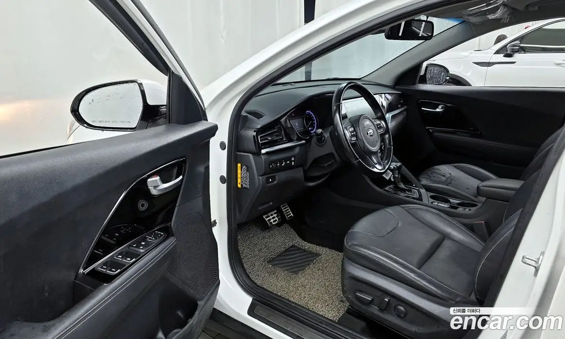 Kia Niro 2019 1.6 автомат (гидро), фото 13