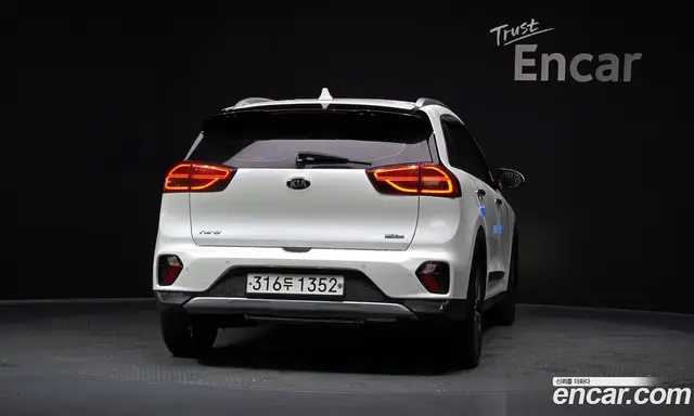 Kia Niro 2019 1.6 автомат (гидро), миниатюра 4