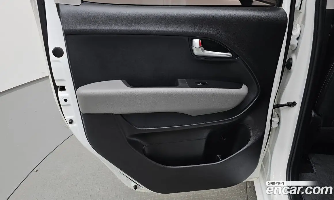 Kia Ray 2022 1.0 автомат (гидро), фото 14