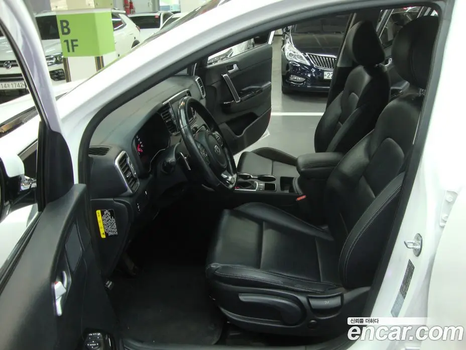 Kia Sportage 2018 2.0 автомат (гидро), фото 12