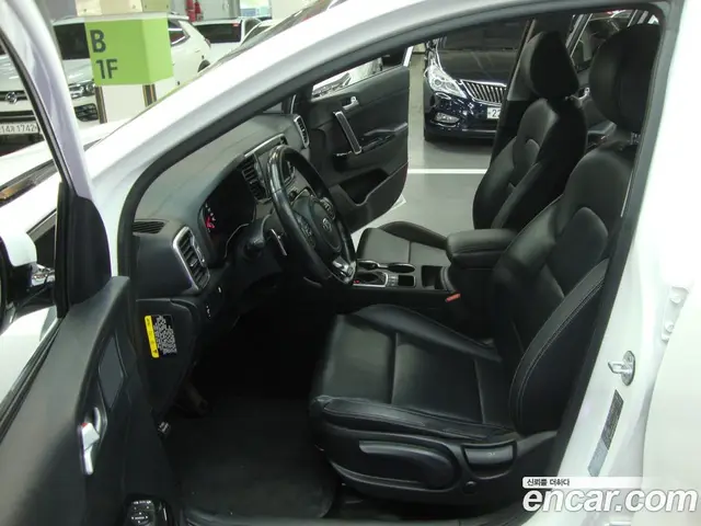 Kia Sportage 2018 2.0 автомат (гидро), миниатюра 12