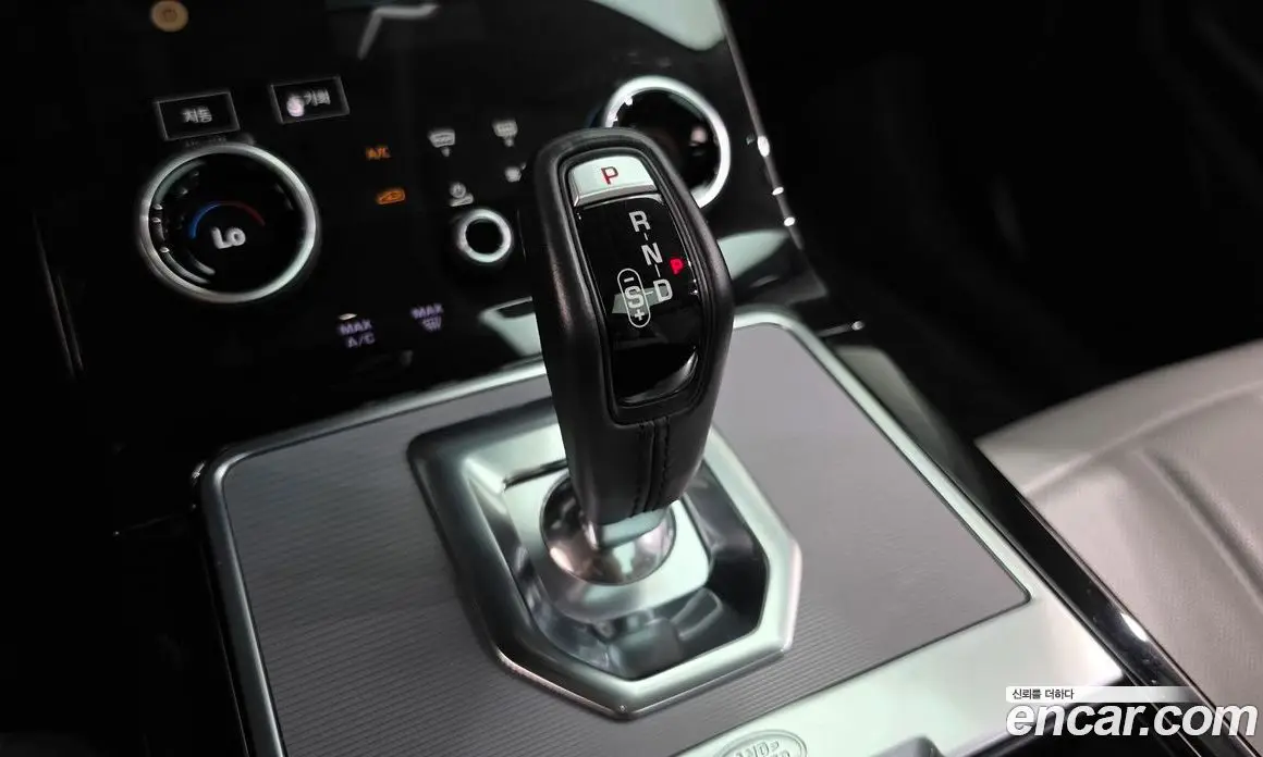 Land Rover Range Rover Evoque 2021 2.0 автомат (гидро), фото 9