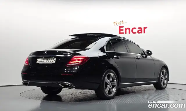 Mercedes-Benz E-Class 2016 2.0 автомат (гидро), миниатюра 2