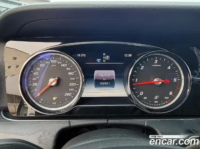 Mercedes-Benz E-Class 2016 1.9 автомат (гидро), миниатюра 9