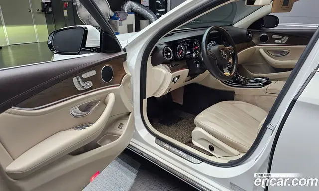 Mercedes-Benz E-Class 2018 1.9 автомат (гидро), миниатюра 10